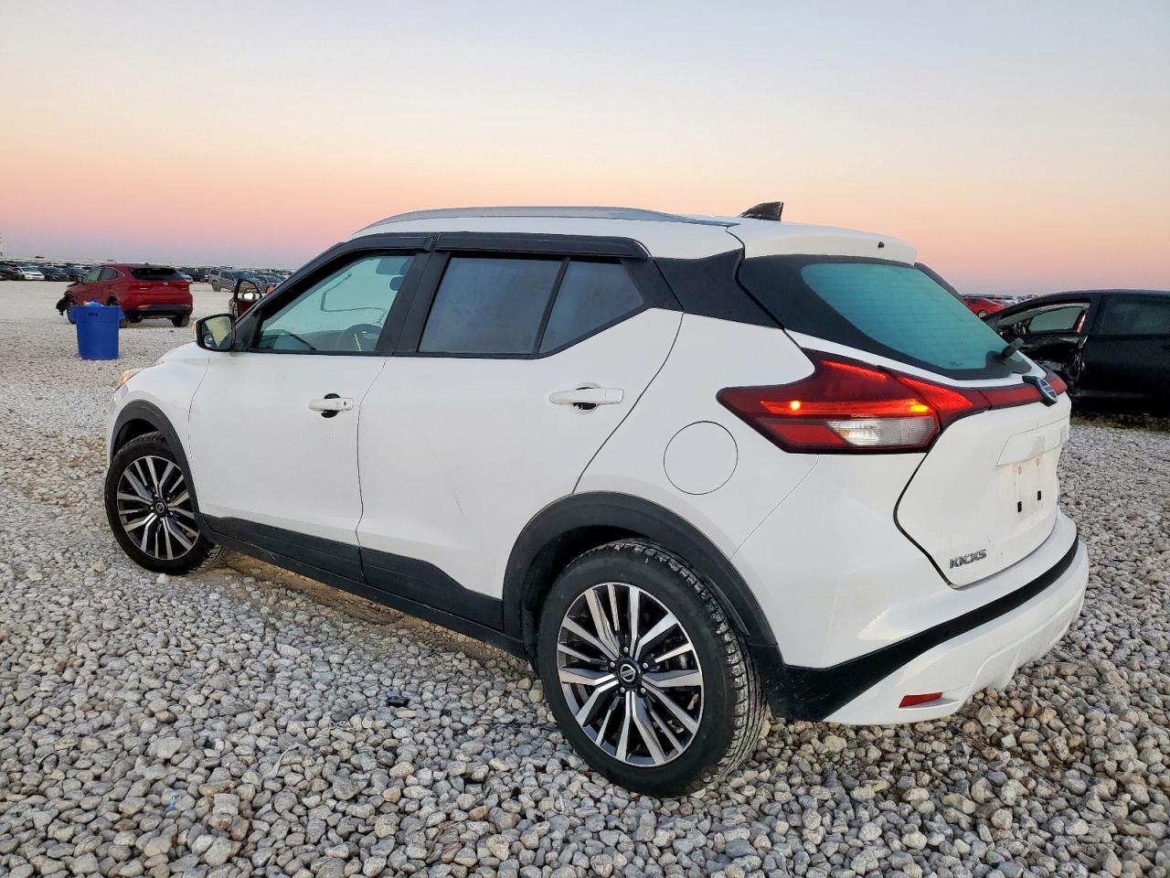 2021 Nissan Kicks Sv - zdjęcie 2
