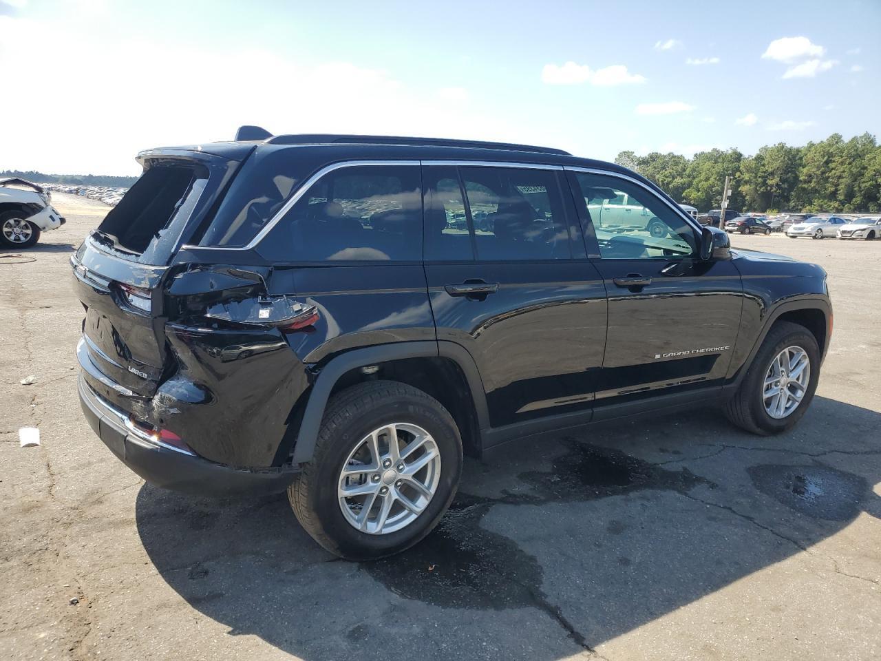 2025 Jeep Grand Cherokee Laredo - zdjęcie 3