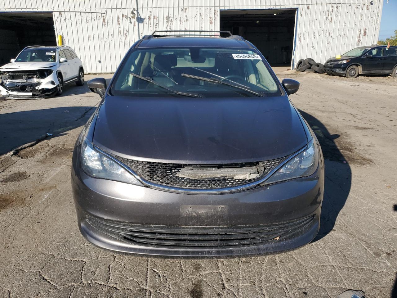 2020 Chrysler Voyager Lxi - zdjęcie 5