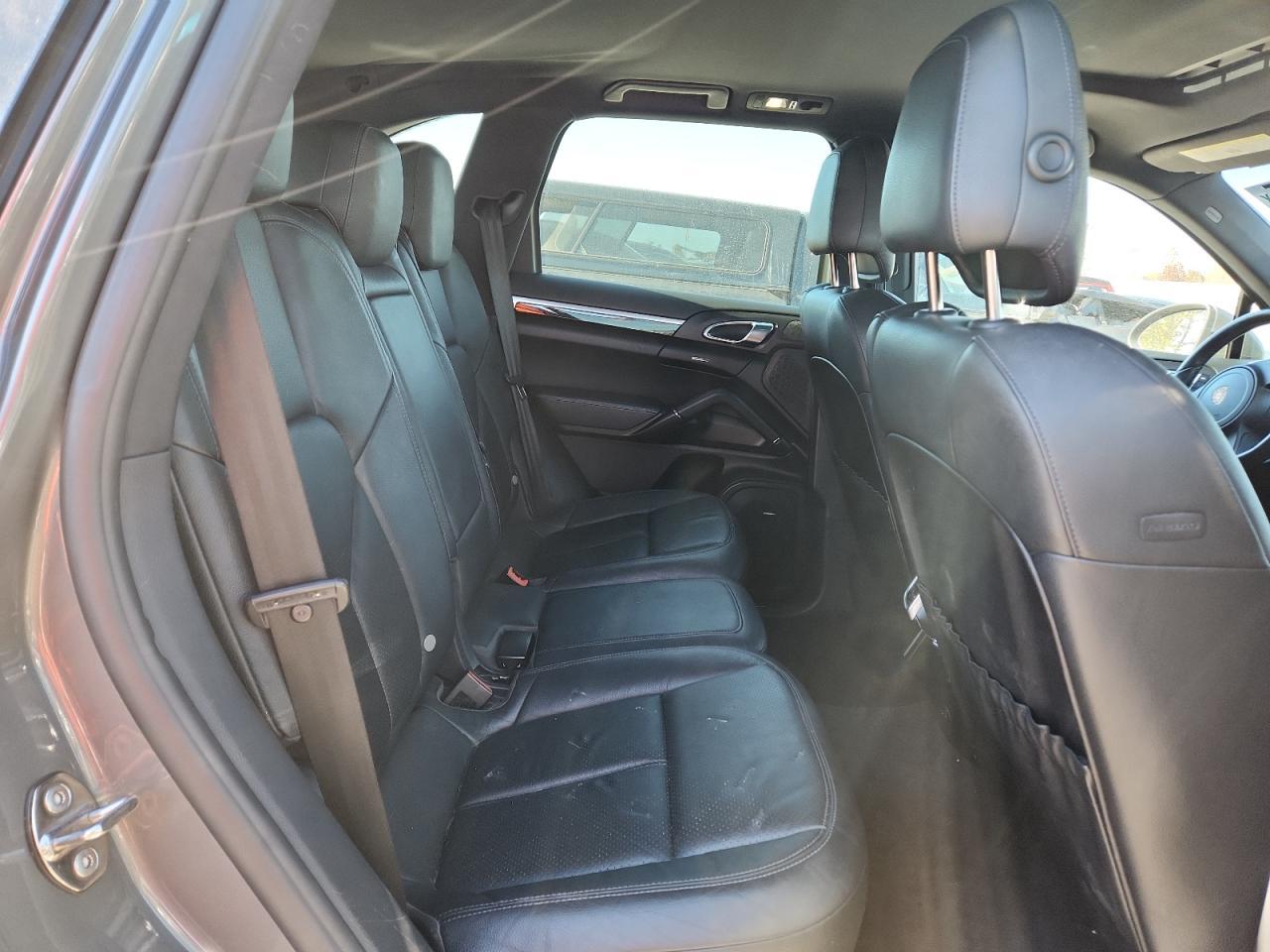 2014 Porsche Cayenne S - zdjęcie 11