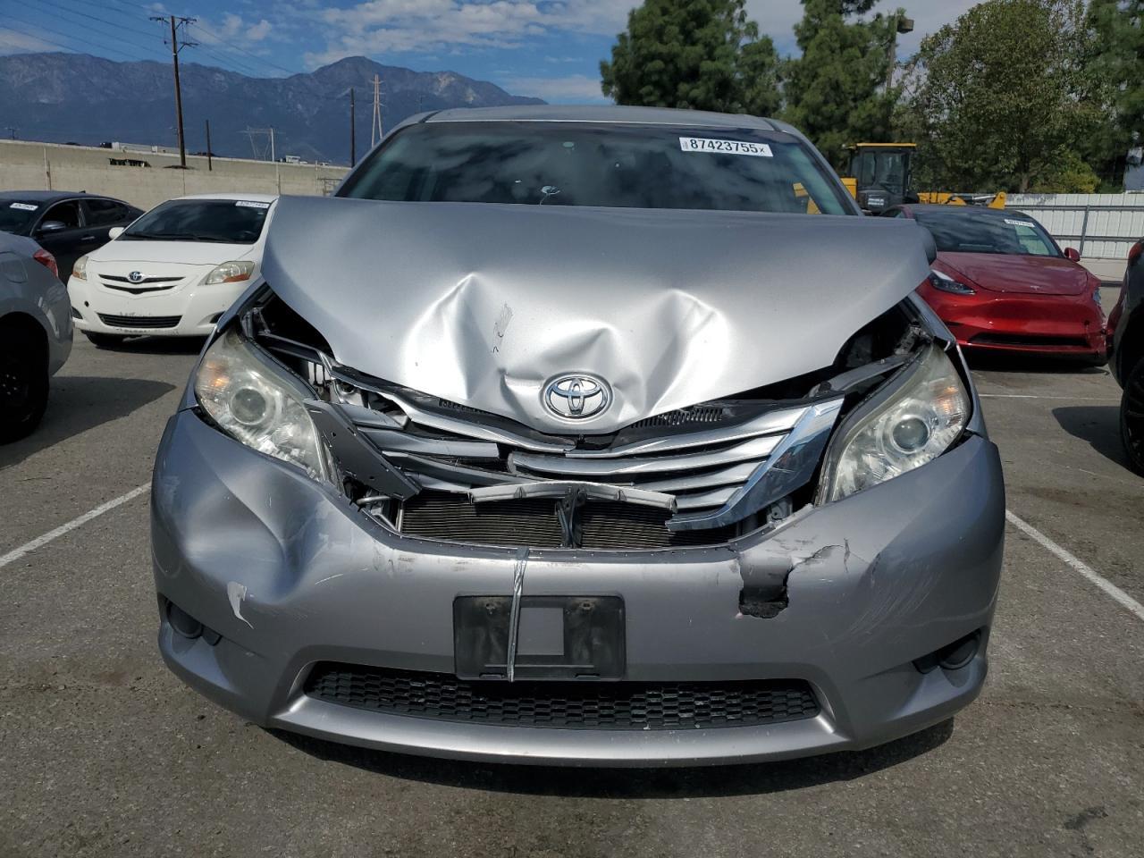 2016 Toyota Sienna - zdjęcie 5