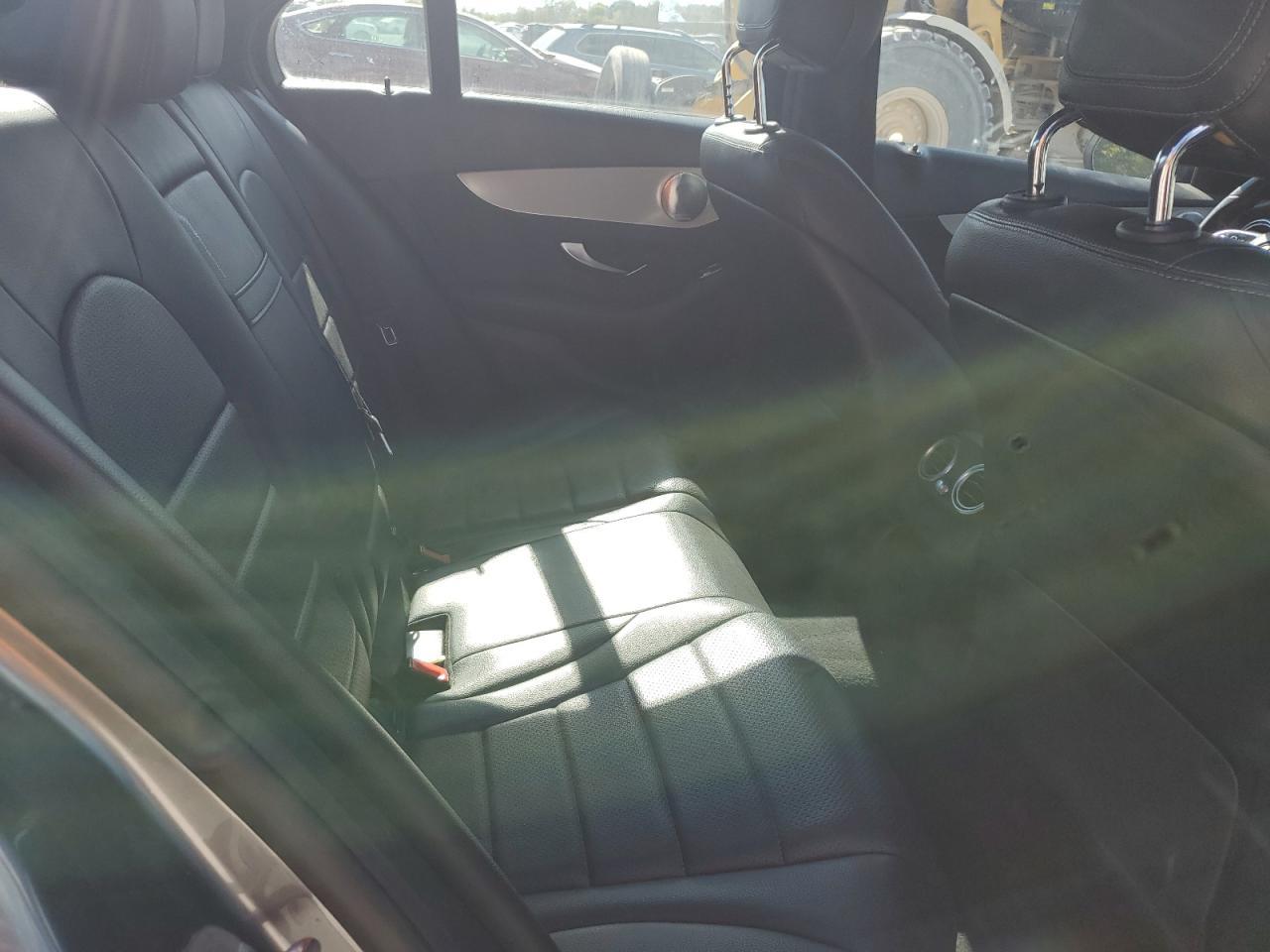 2021 Mercedes-Benz C 300 - zdjęcie 10