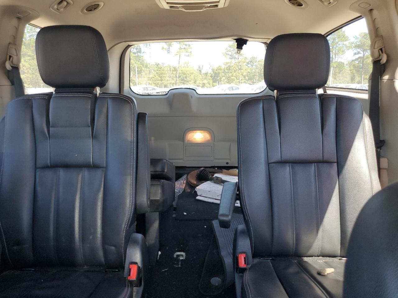 2014 Chrysler Town & Country - zdjęcie 10