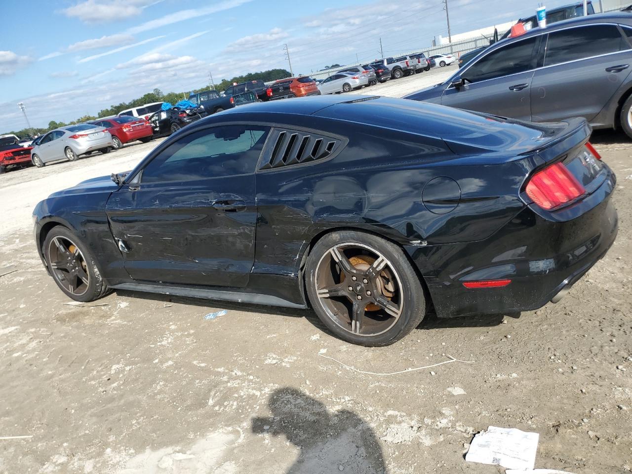 2016 Ford Mustang - zdjęcie 2