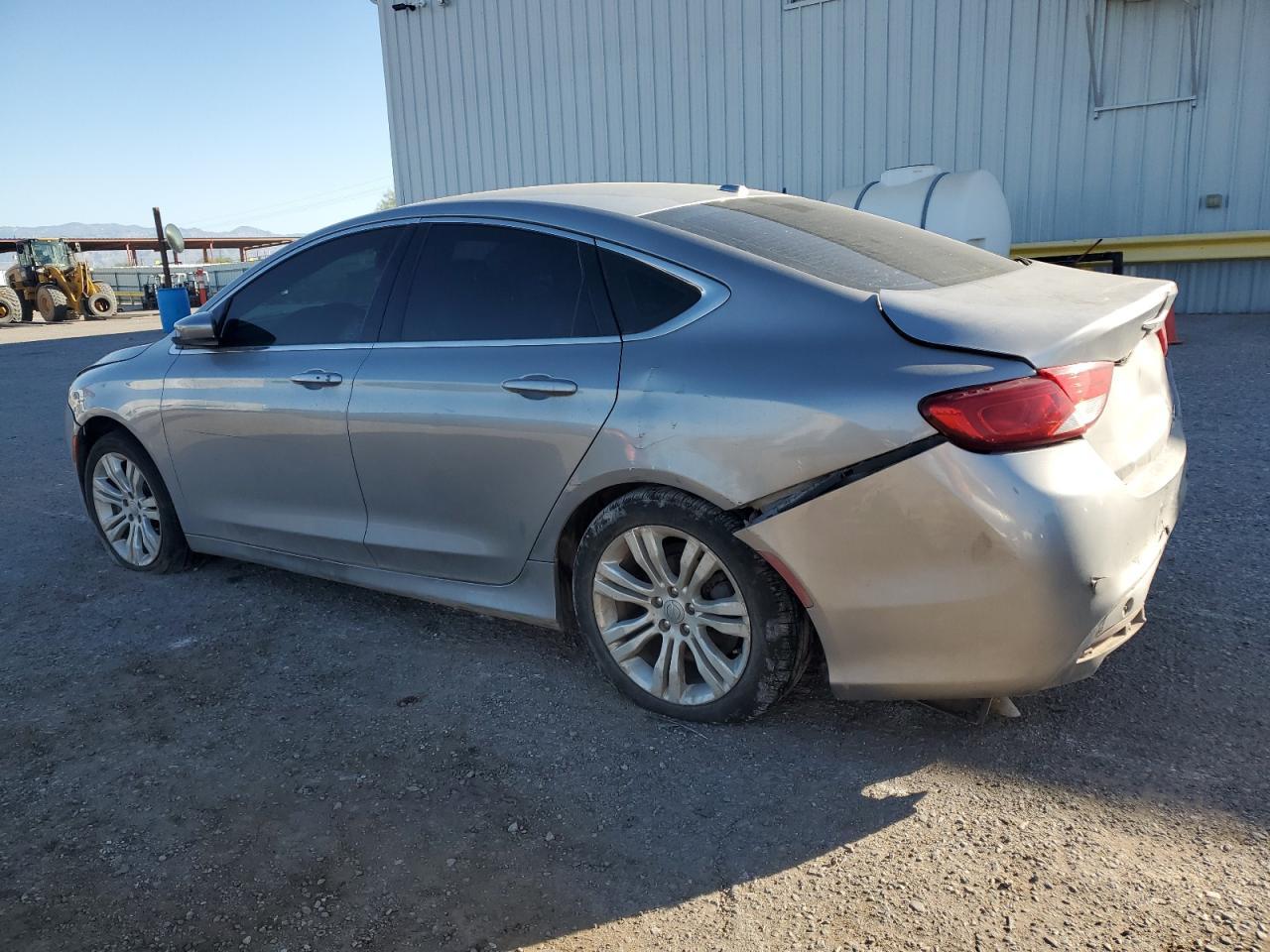 2015 Chrysler 200 Limited - zdjęcie 2