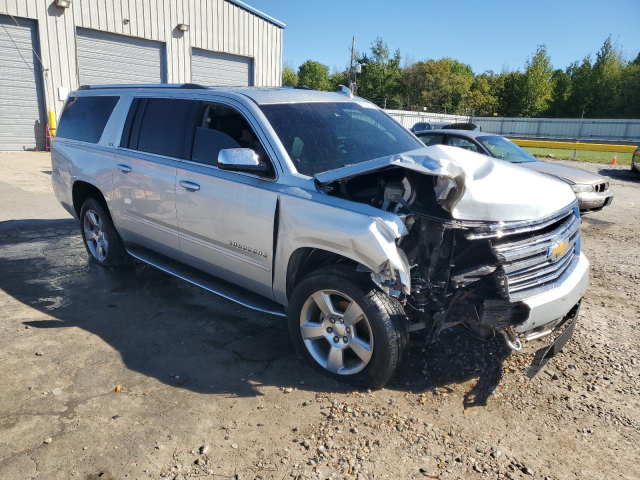2016 Chevrolet Suburban C1500 Ltz - zdjęcie 4