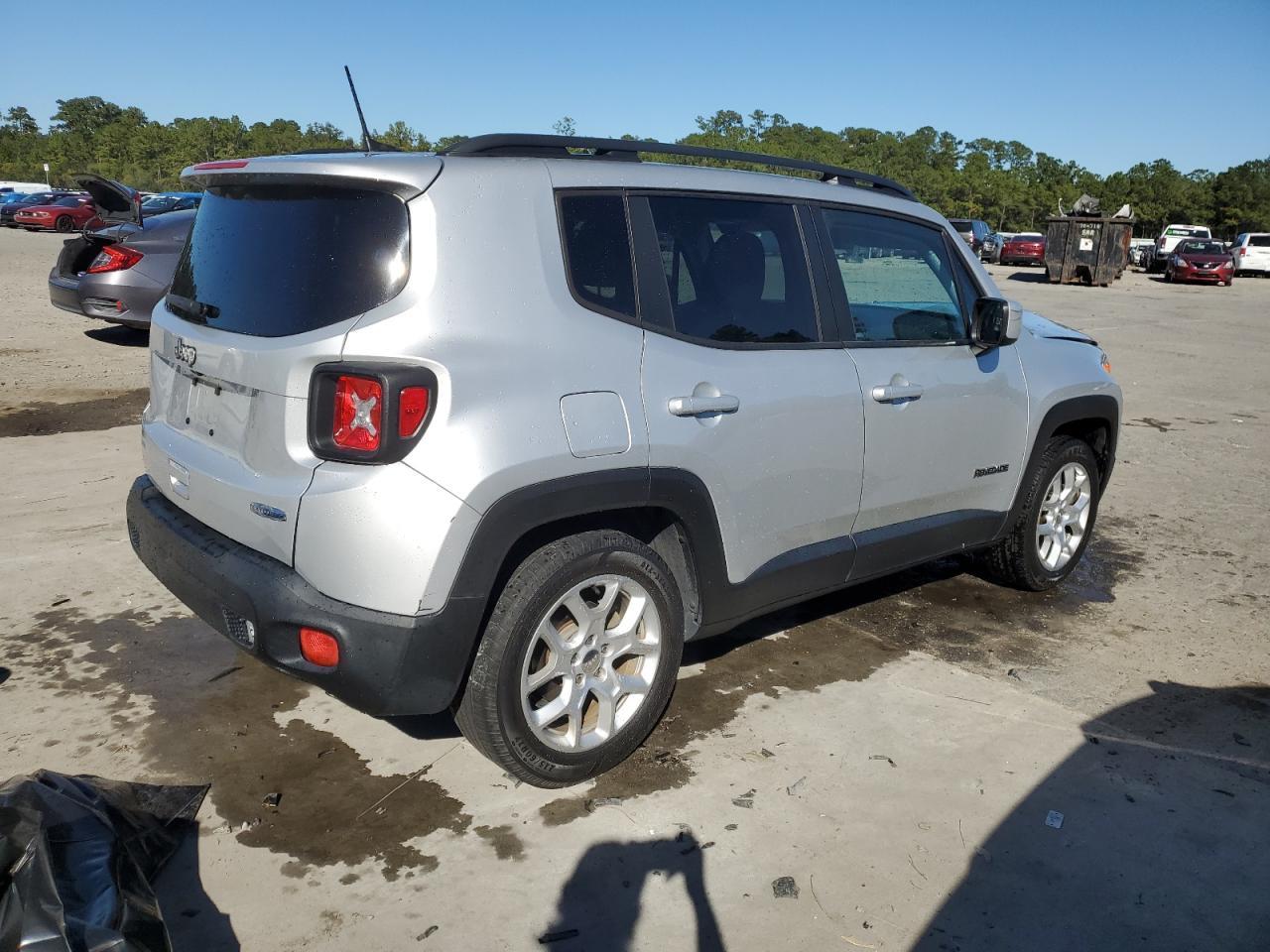 2018 Jeep Renegade Latitude - zdjęcie 3