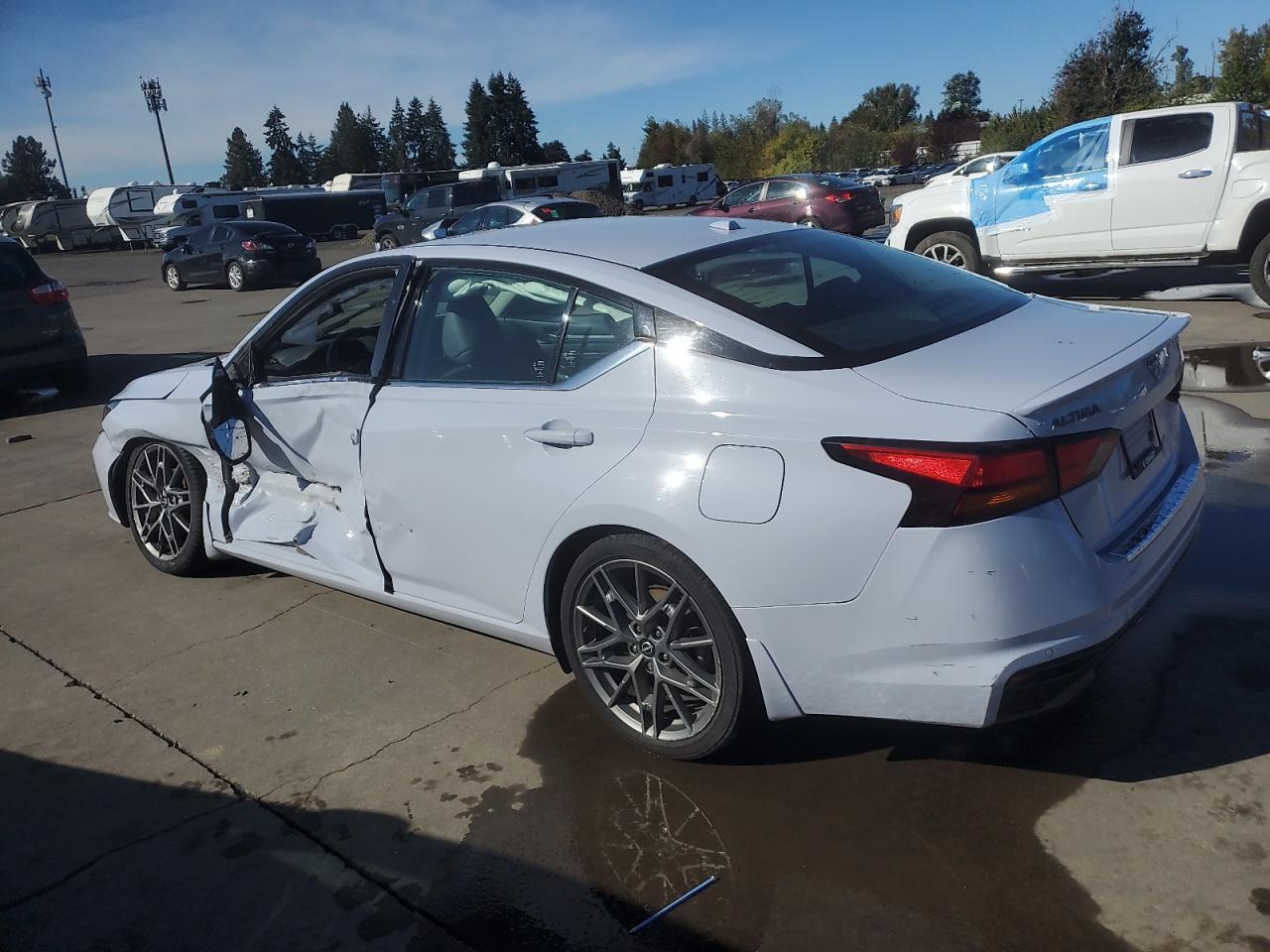 2023 Nissan Altima Sr - zdjęcie 2