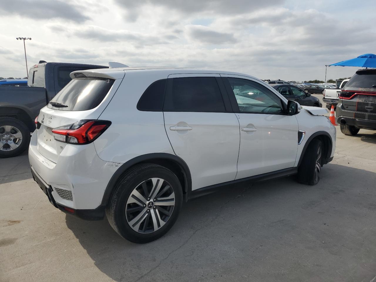 2021 Mitsubishi Outlander Sport Se - zdjęcie 3