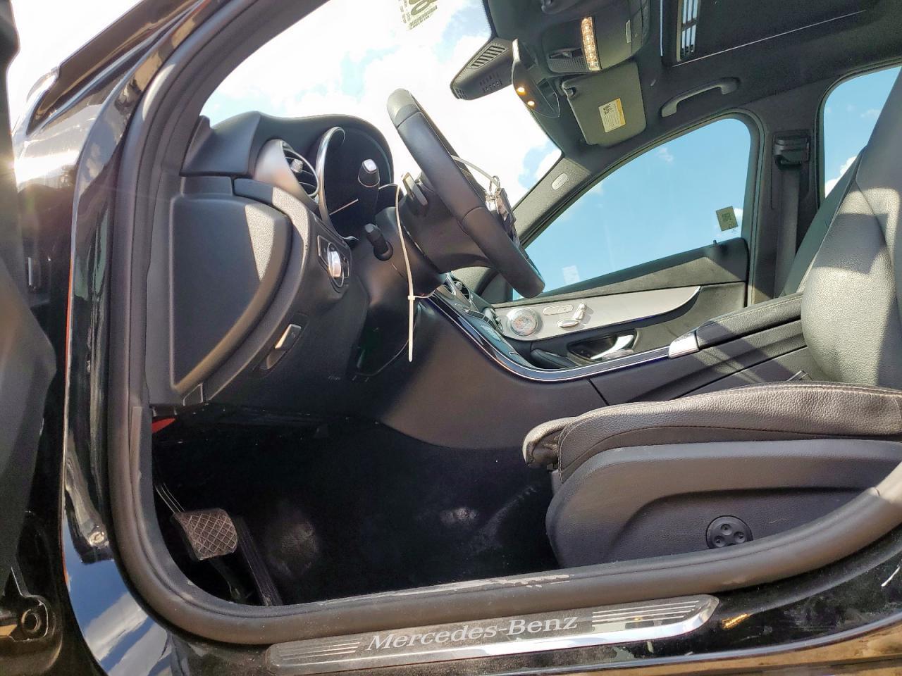 2021 Mercedes-Benz C 300 - zdjęcie 7