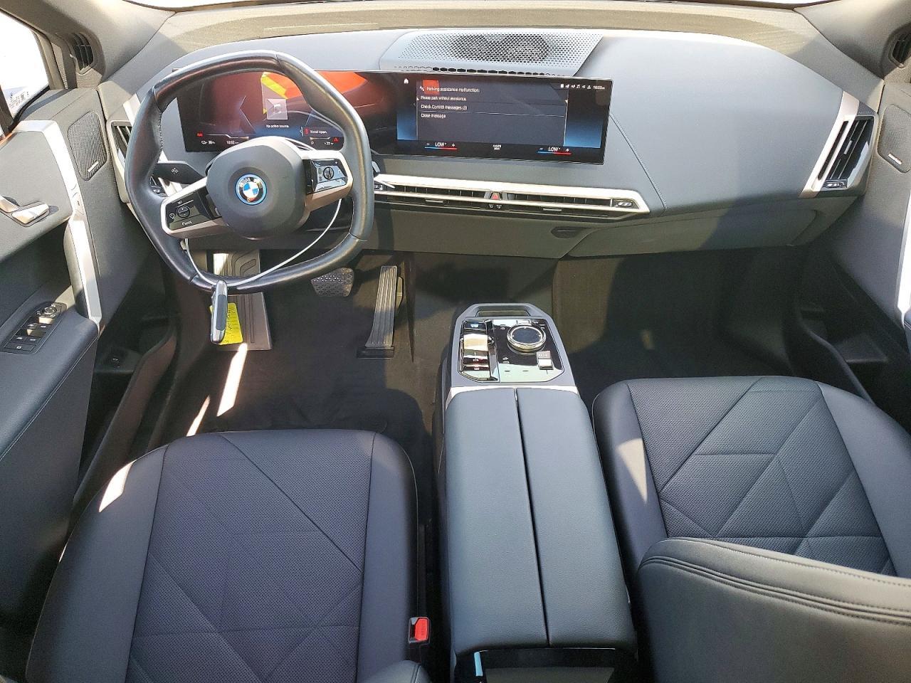 2023 BMW Ix xDrive50 - zdjęcie 8