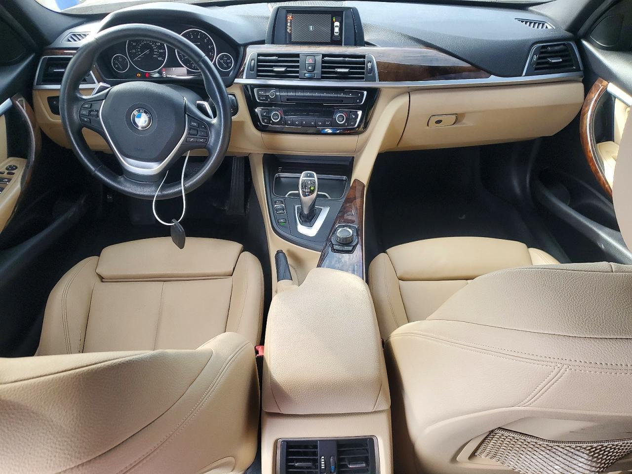 2017 BMW Seria 3 330i - zdjęcie 8