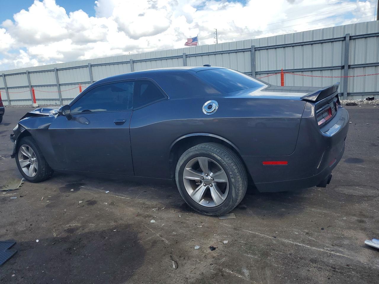 2022 Dodge Challenger Sxt - zdjęcie 2