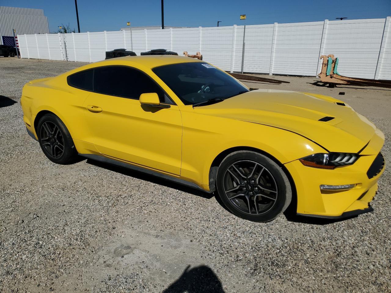 2018 Ford Mustang - zdjęcie 4
