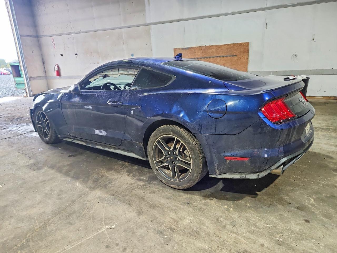 2020 Ford Mustang - zdjęcie 2