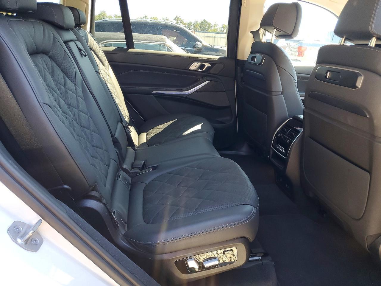 2023 BMW X7 xDrive40I - zdjęcie 11