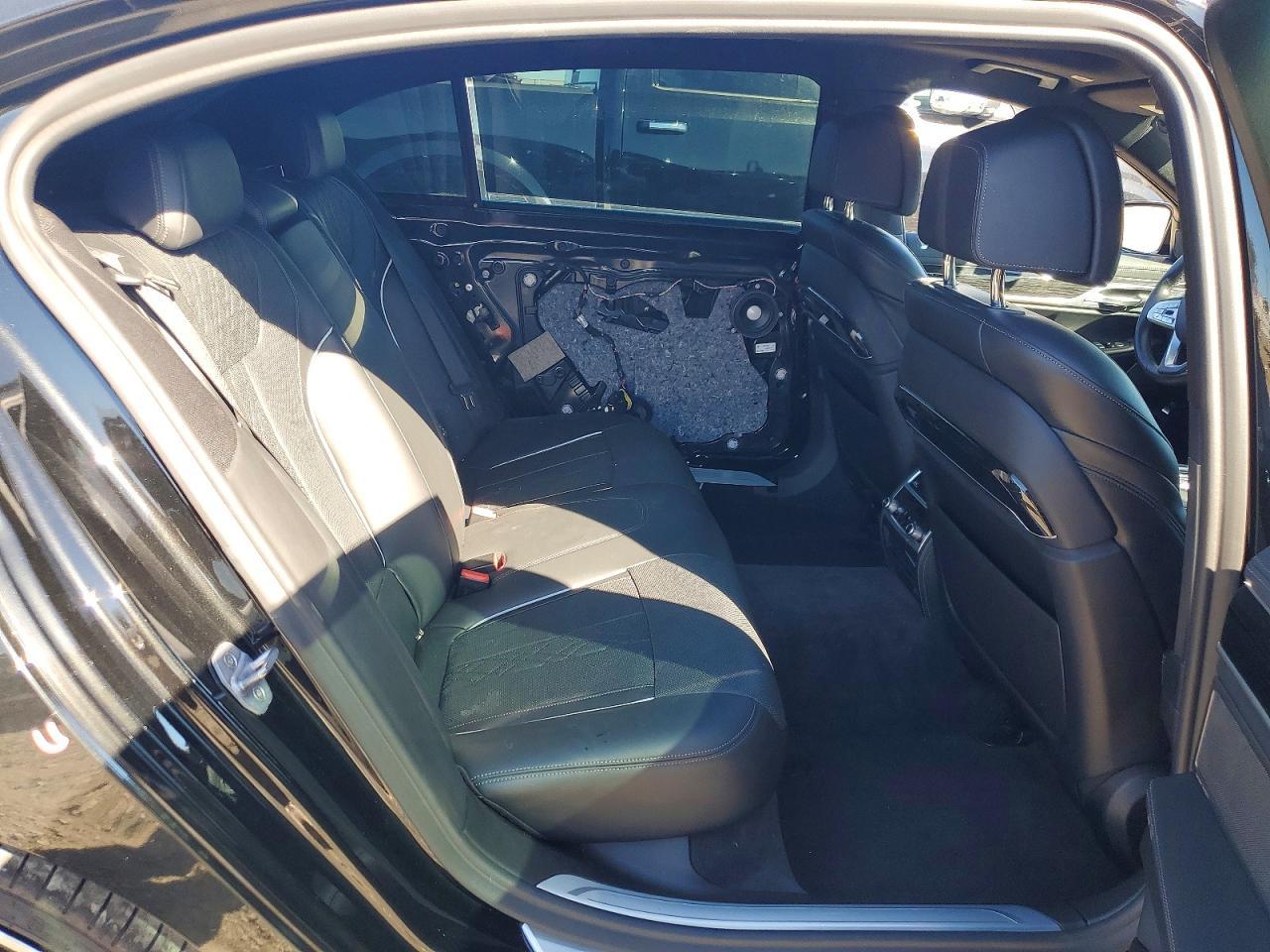 2019 BMW 750 I - zdjęcie 10