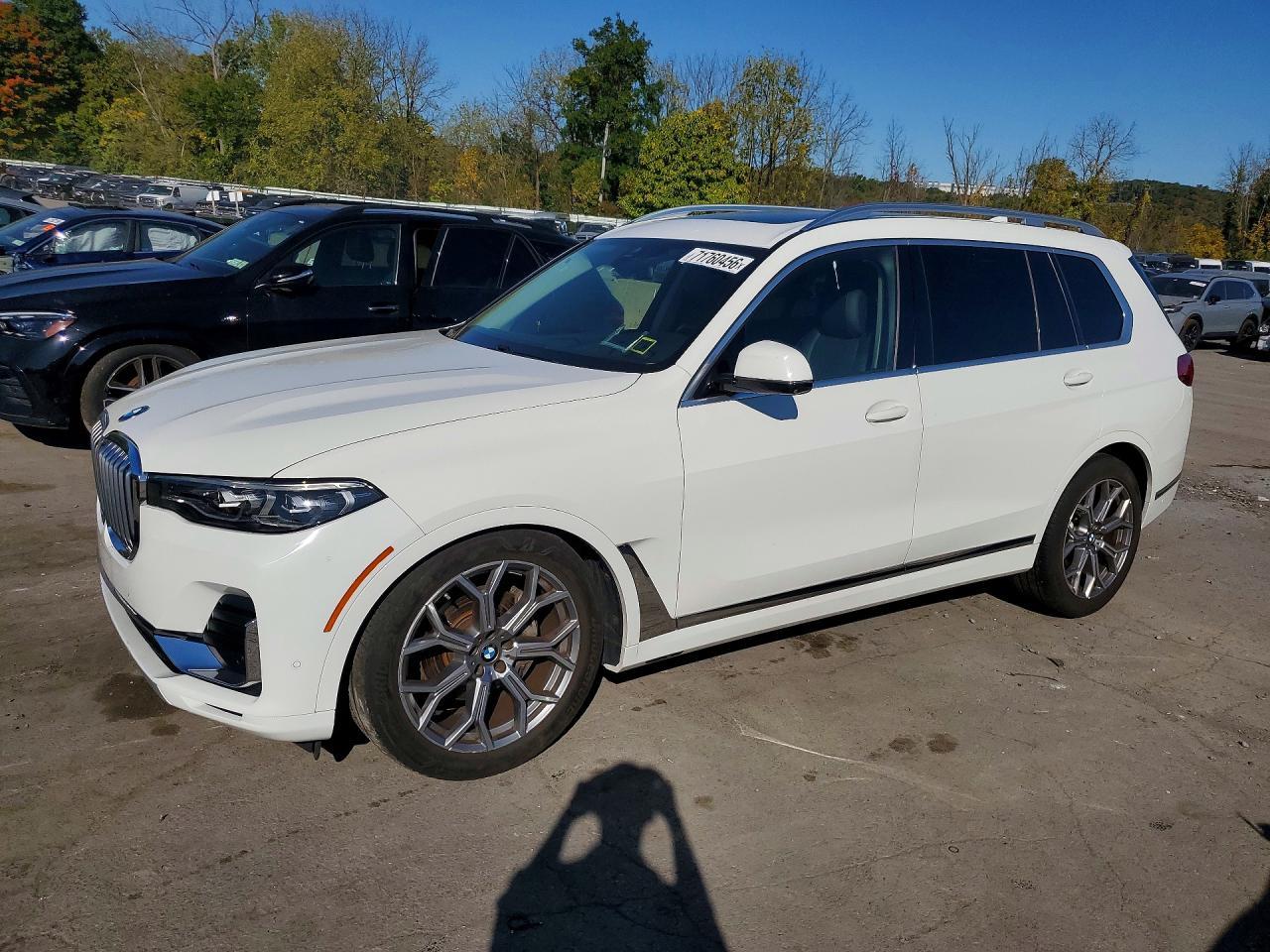 2021 BMW X7 xDrive40I - zdjęcie główne