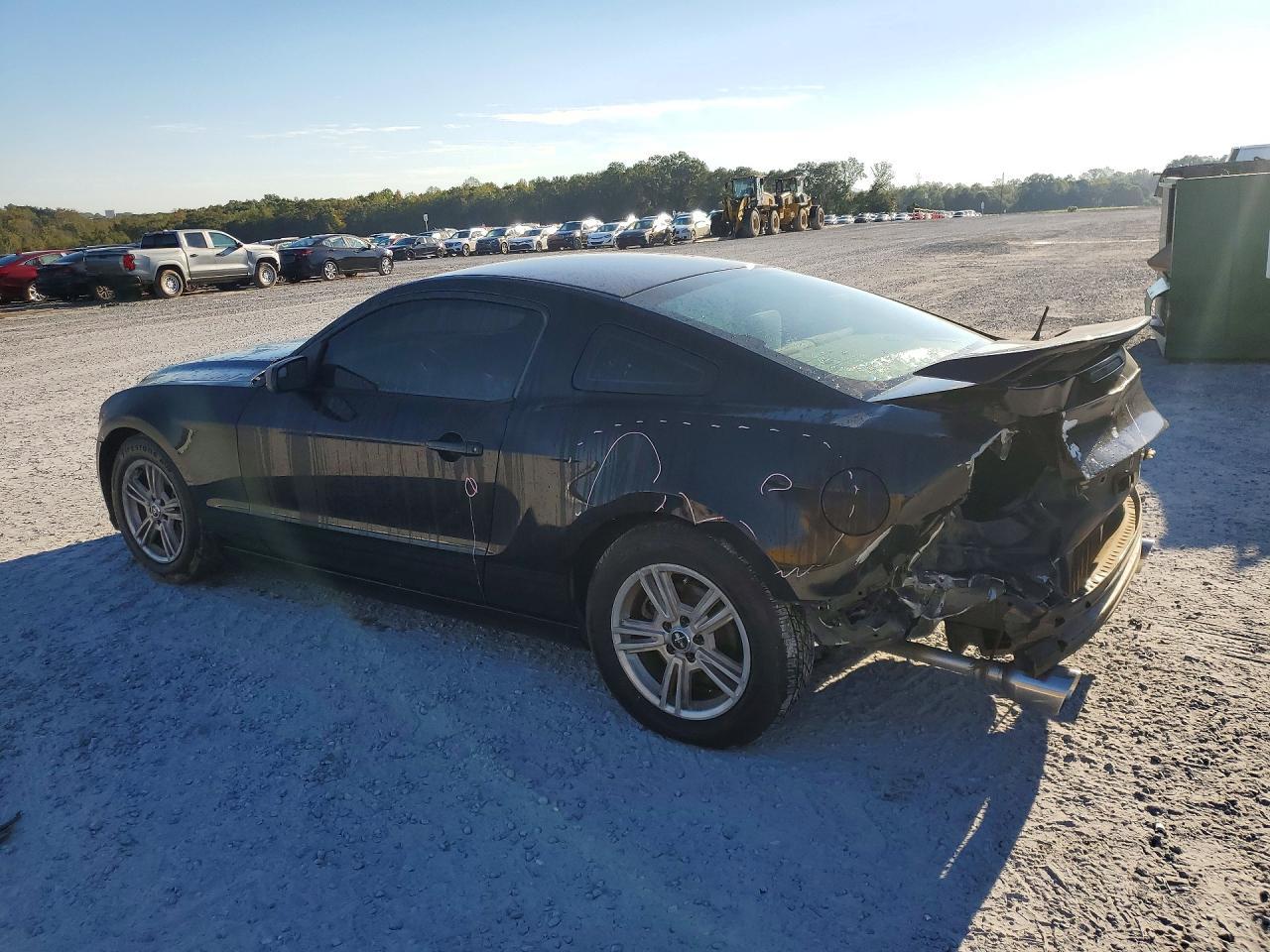 2013 Ford Mustang - zdjęcie 2