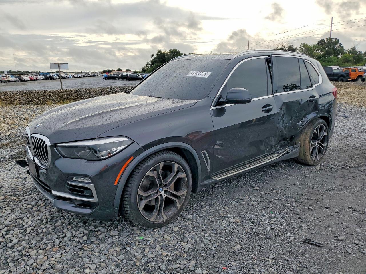 2021 BMW X5 xDrive40I - zdjęcie główne
