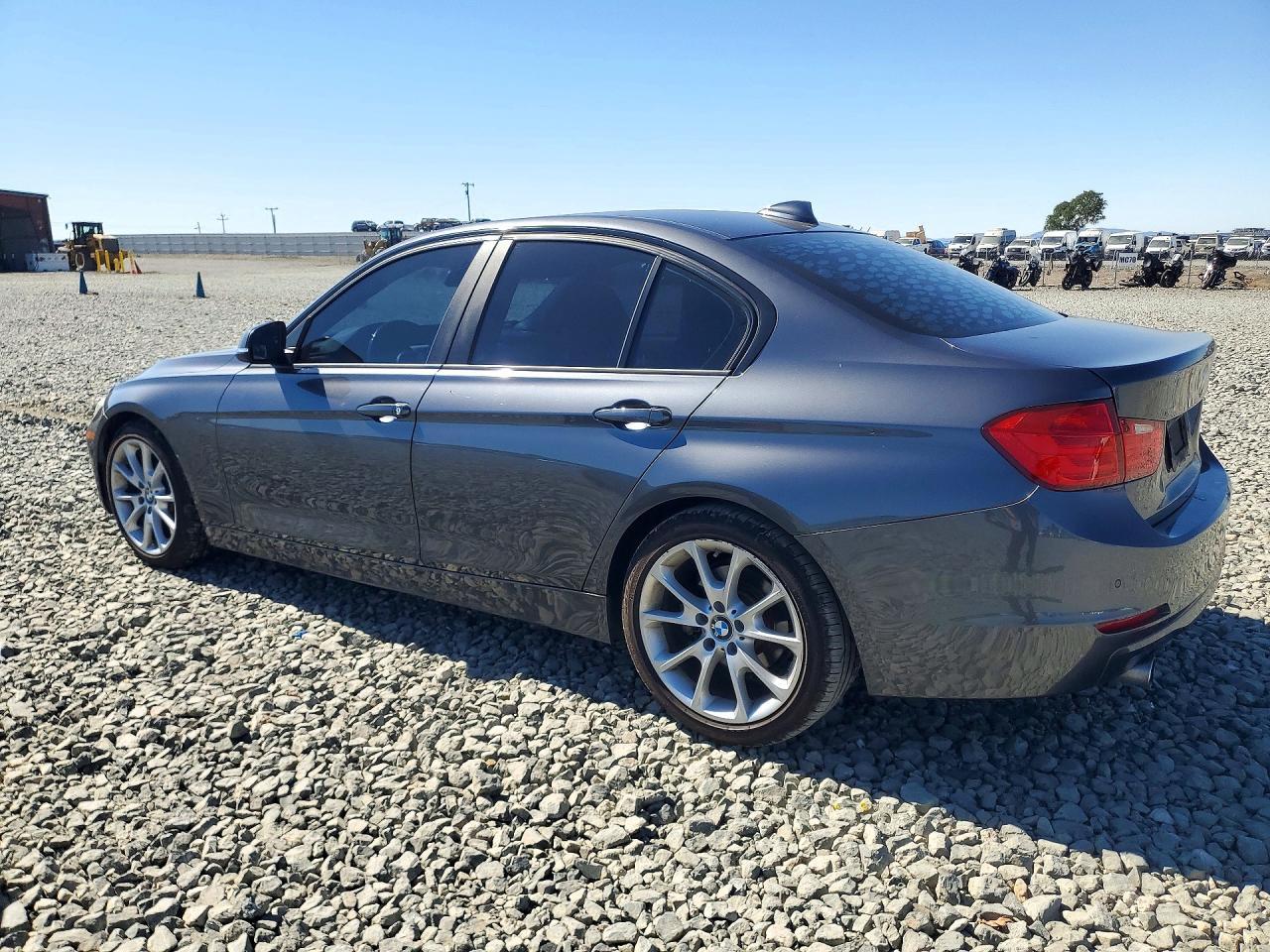 2014 BMW 320 I - zdjęcie 2