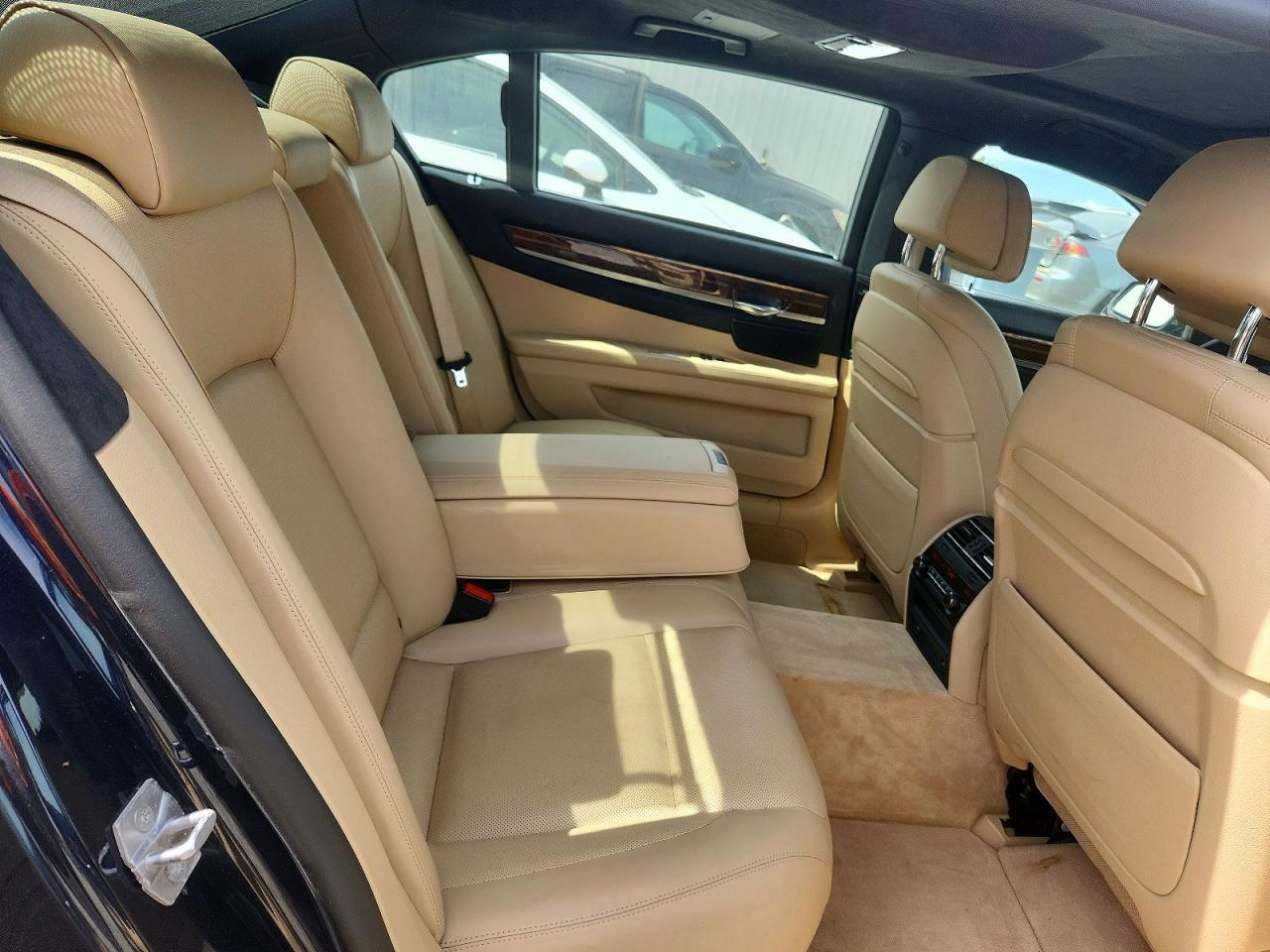 2015 BMW 750 Li - zdjęcie 10