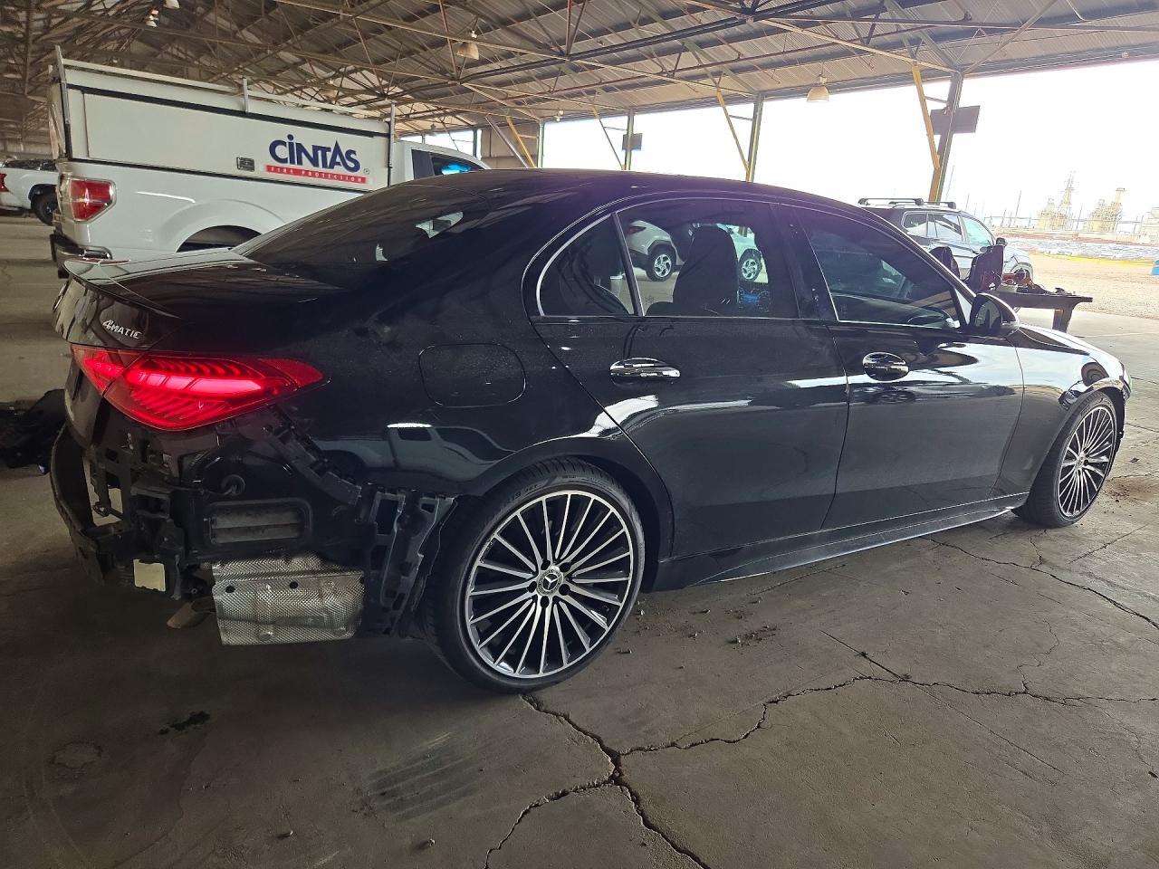 2022 Mercedes-Benz C 300 4Matic - zdjęcie 3