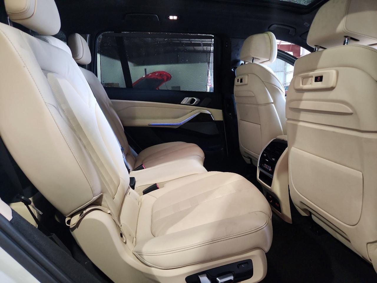 2021 BMW X7 xDrive40I - zdjęcie 11