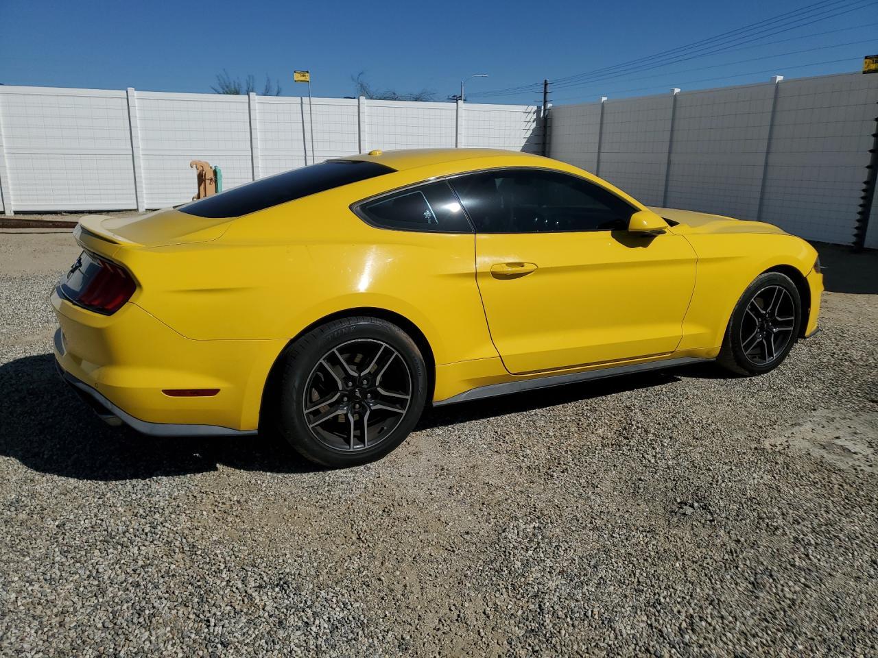 2018 Ford Mustang - zdjęcie 3