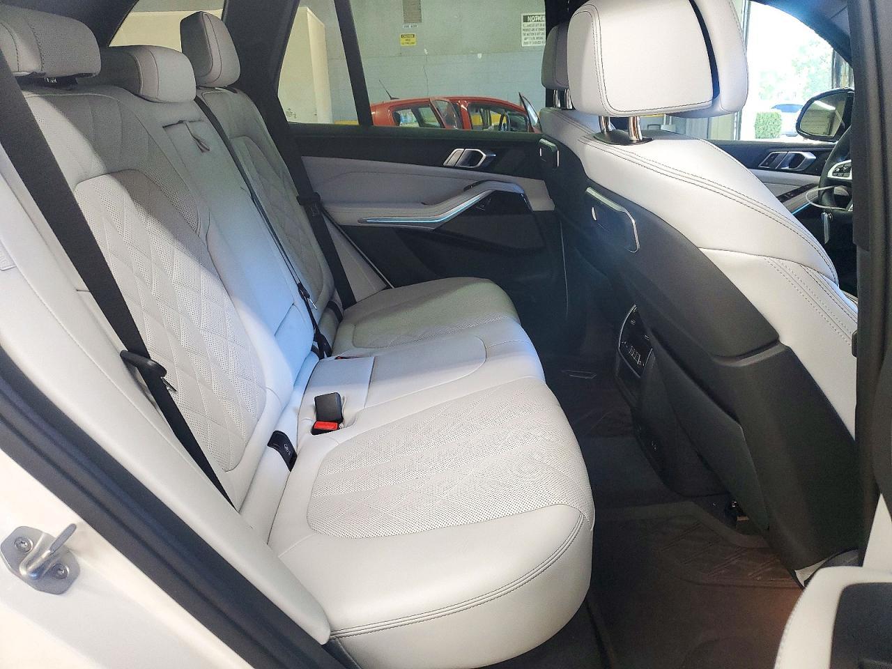 2026 BMW X5 xDrive40I - zdjęcie 11
