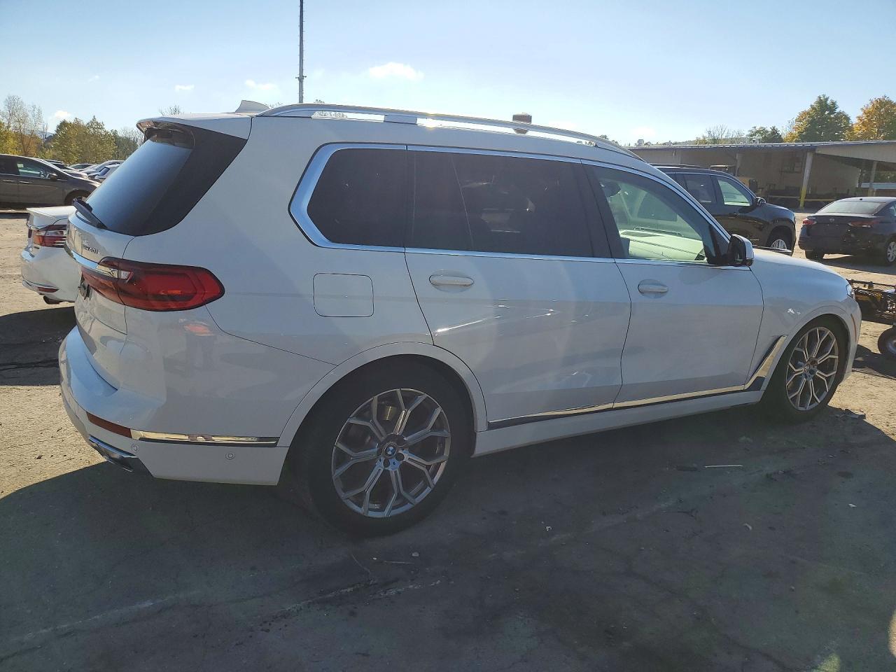 2021 BMW X7 xDrive40I - zdjęcie 3