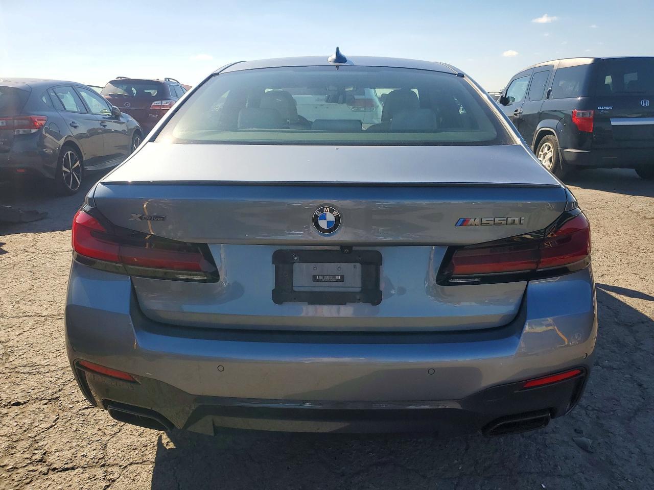 2021 BMW Seria 5 M550i - zdjęcie 6