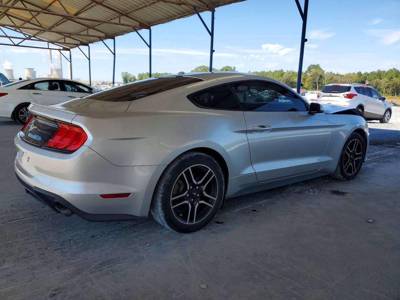 2019 Ford Mustang - zdjęcie 3