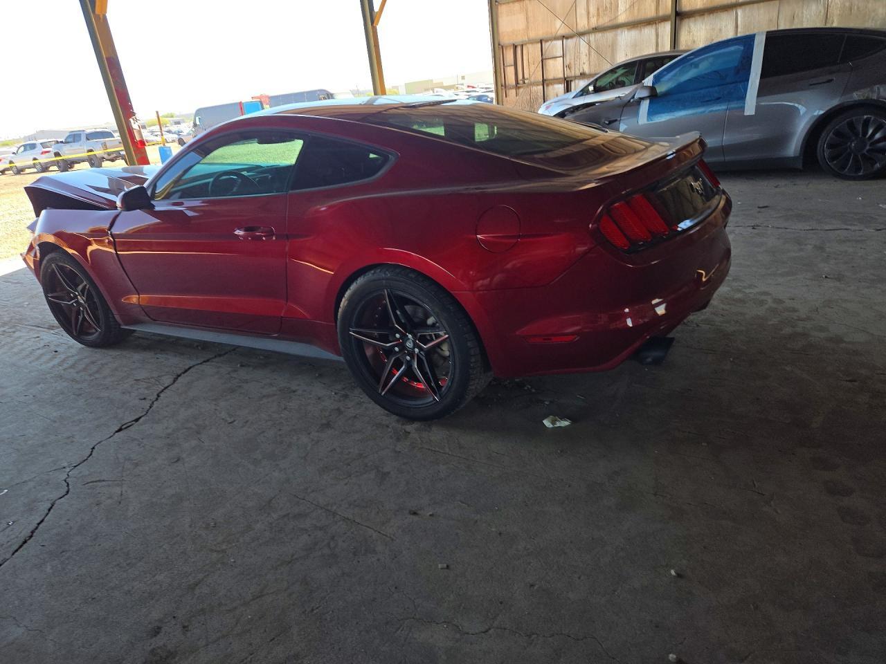 2015 Ford Mustang Ecoboost - zdjęcie 2