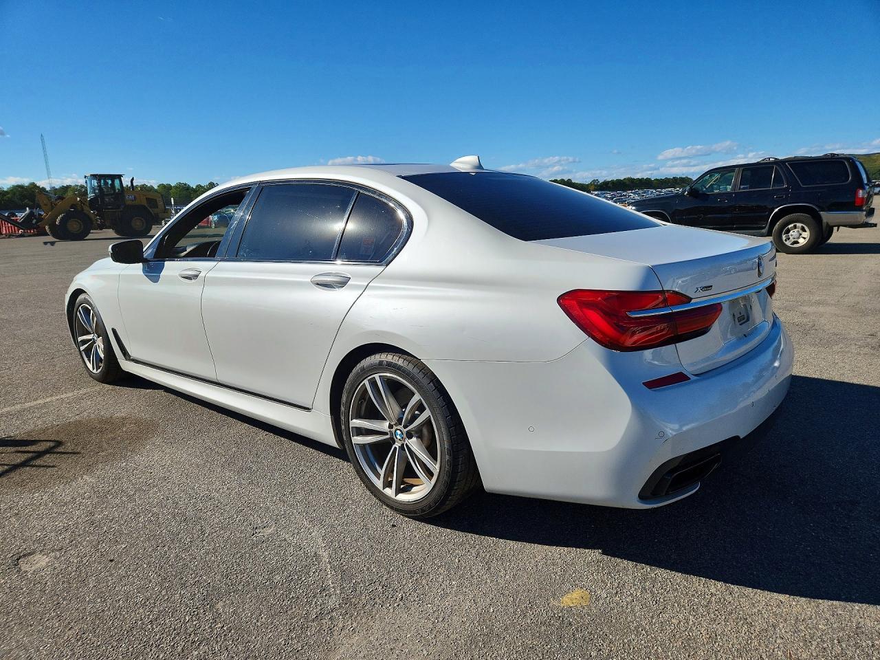 2017 BMW Seria 7 B7 - zdjęcie 2