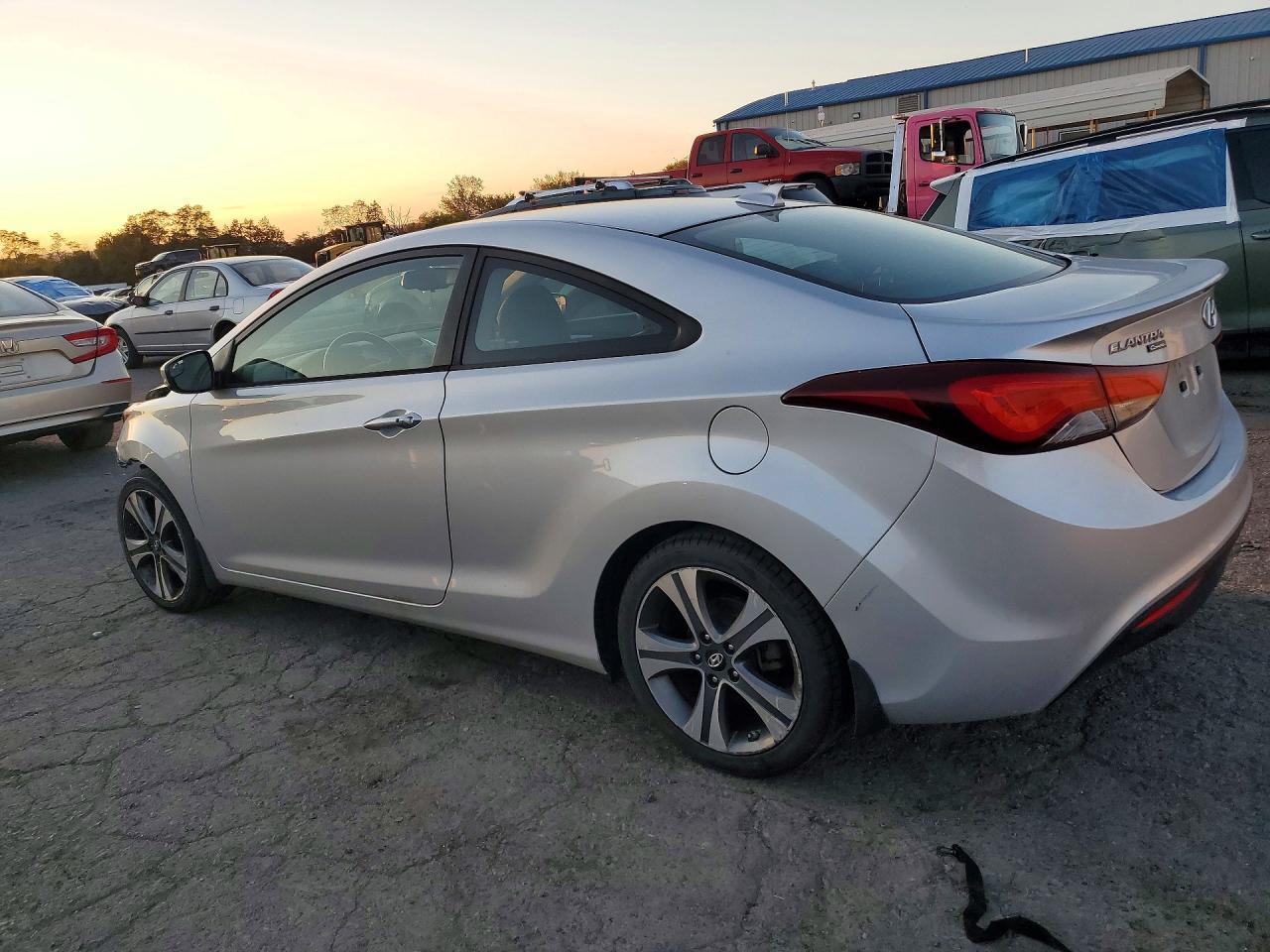 2014 Hyundai Elantra Coupe Base - zdjęcie 2