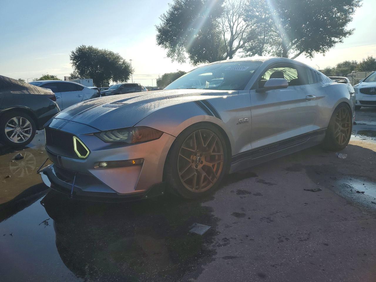 2021 Ford Mustang Gt - zdjęcie główne