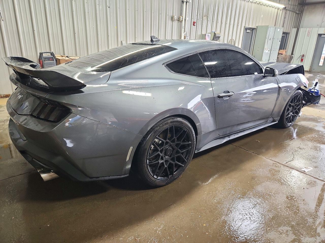 2025 Ford Mustang Gt - zdjęcie 3