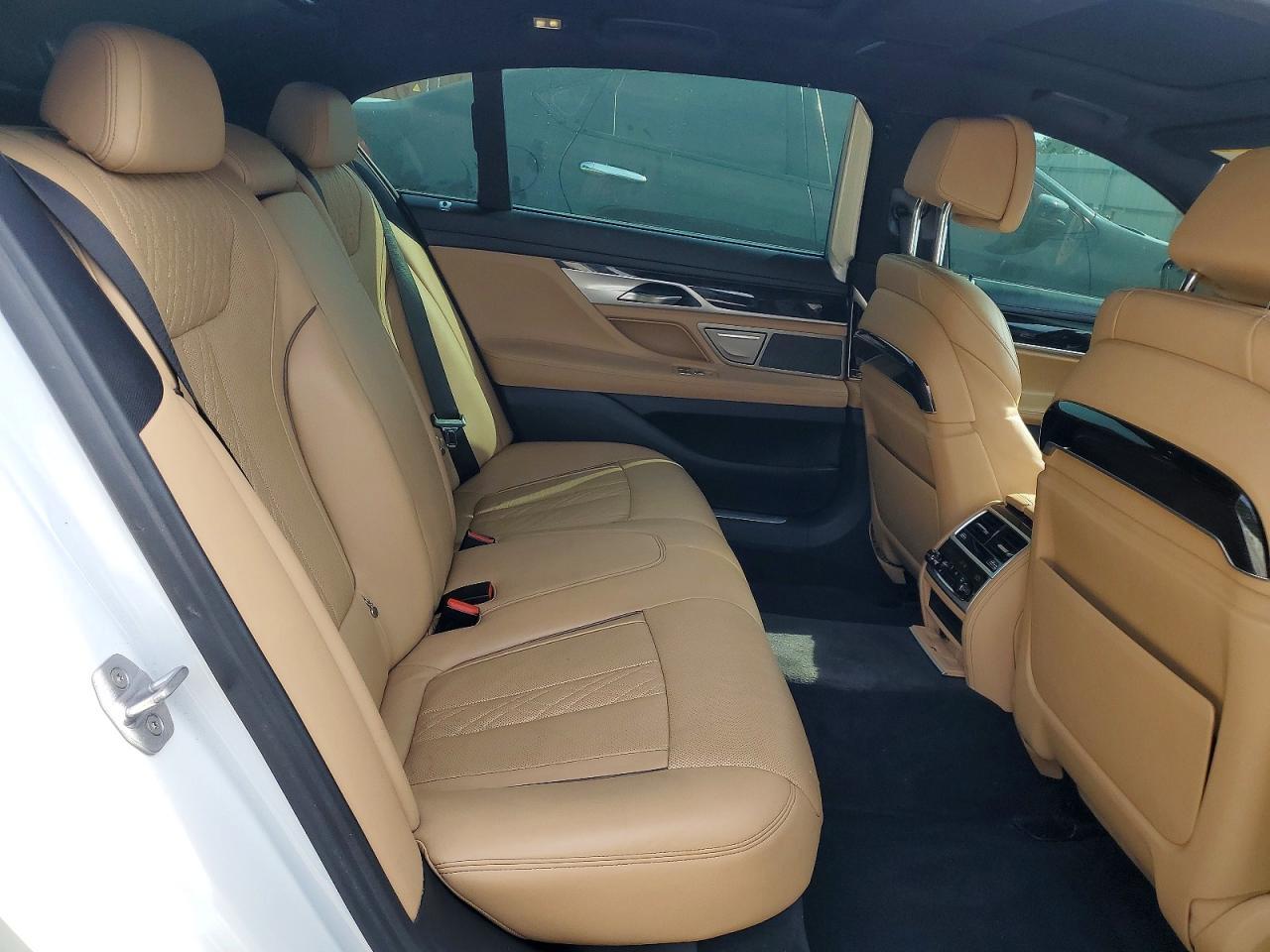 2019 BMW Seria 7 B7 - zdjęcie 10