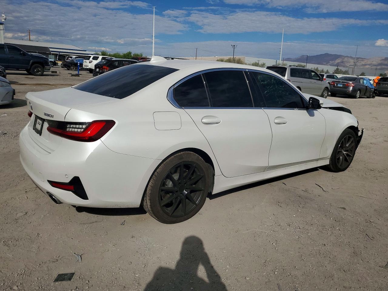 2022 BMW 330I - zdjęcie 3