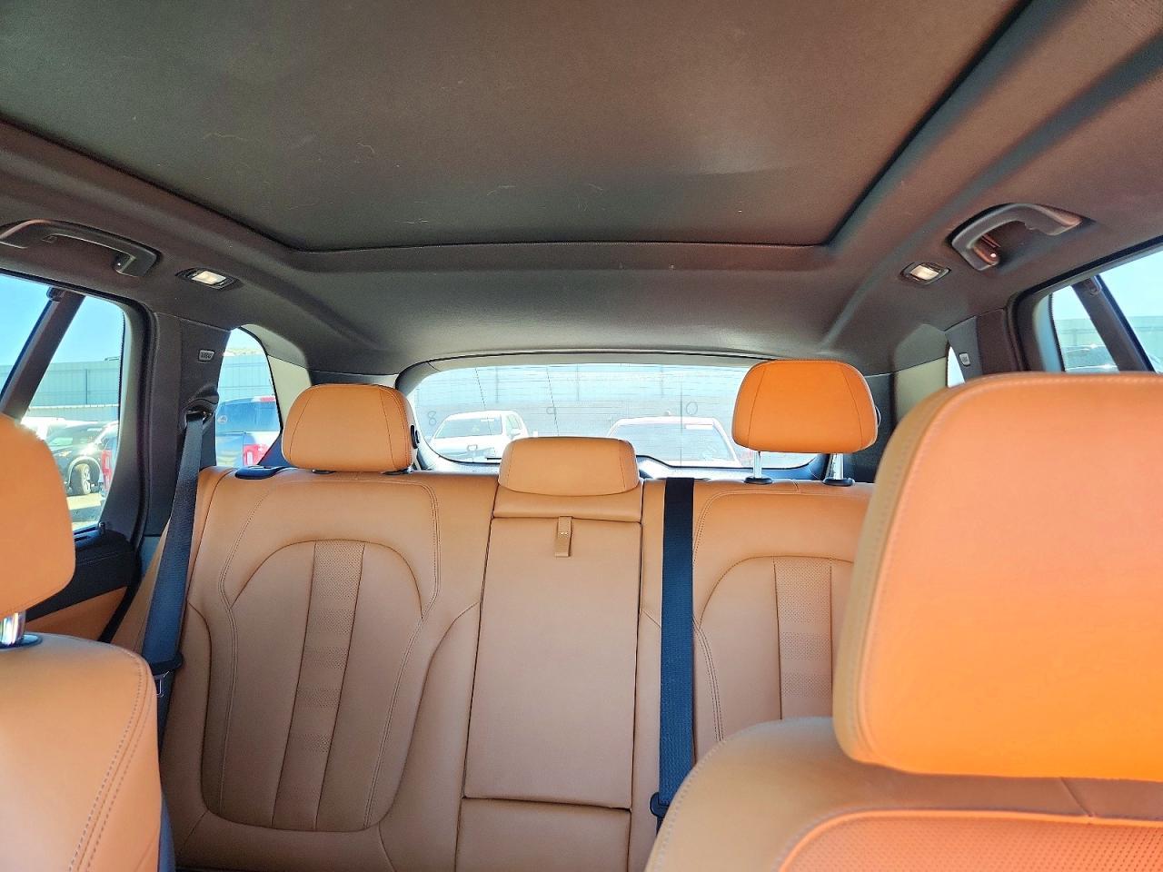 2022 BMW X5 xDrive45E - zdjęcie 10