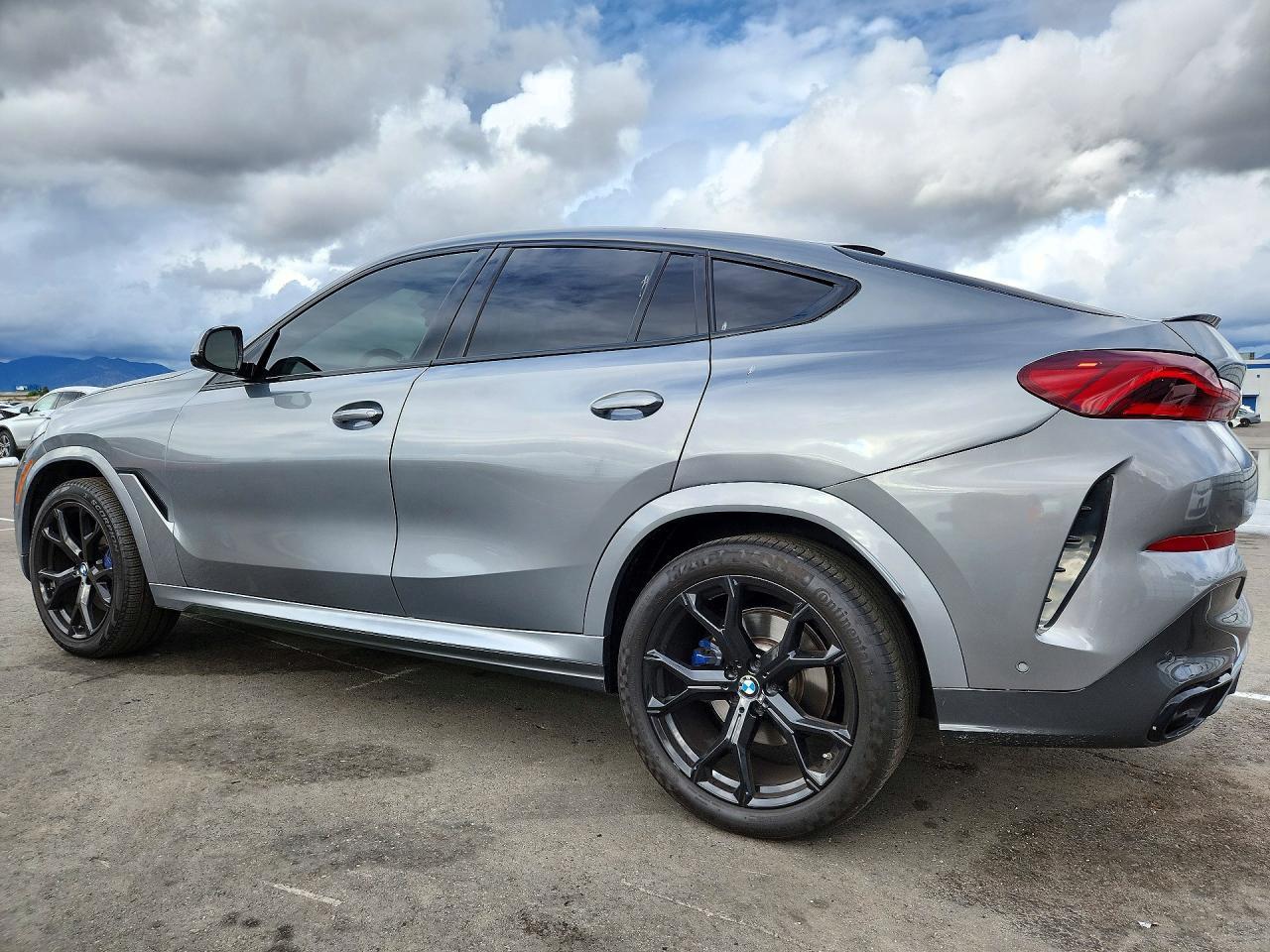 2024 BMW X6 xDrive40I - zdjęcie 2