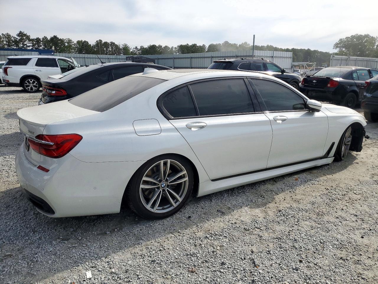 2019 BMW Seria 7 B7 - zdjęcie 3