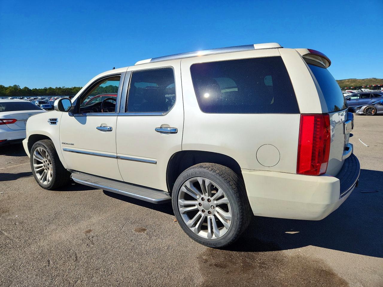 2014 Cadillac Escalade Luxury - zdjęcie 2