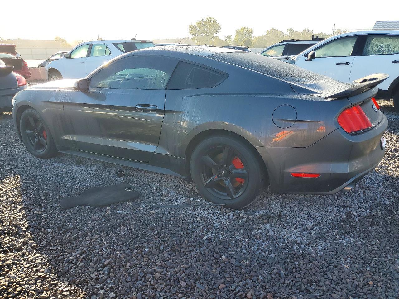 2015 Ford Mustang - zdjęcie 2