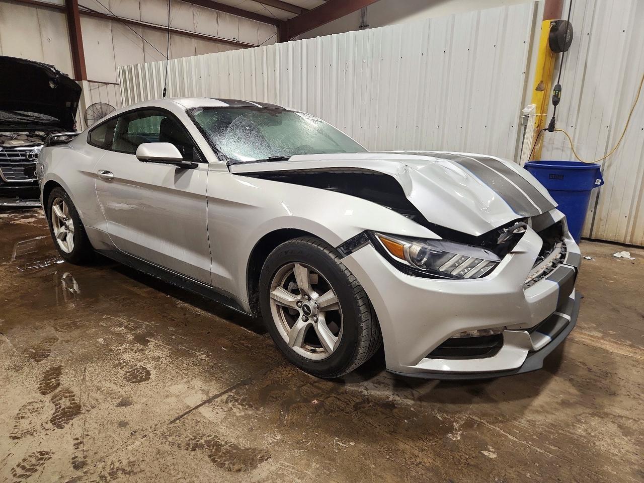 2017 Ford Mustang - zdjęcie 4