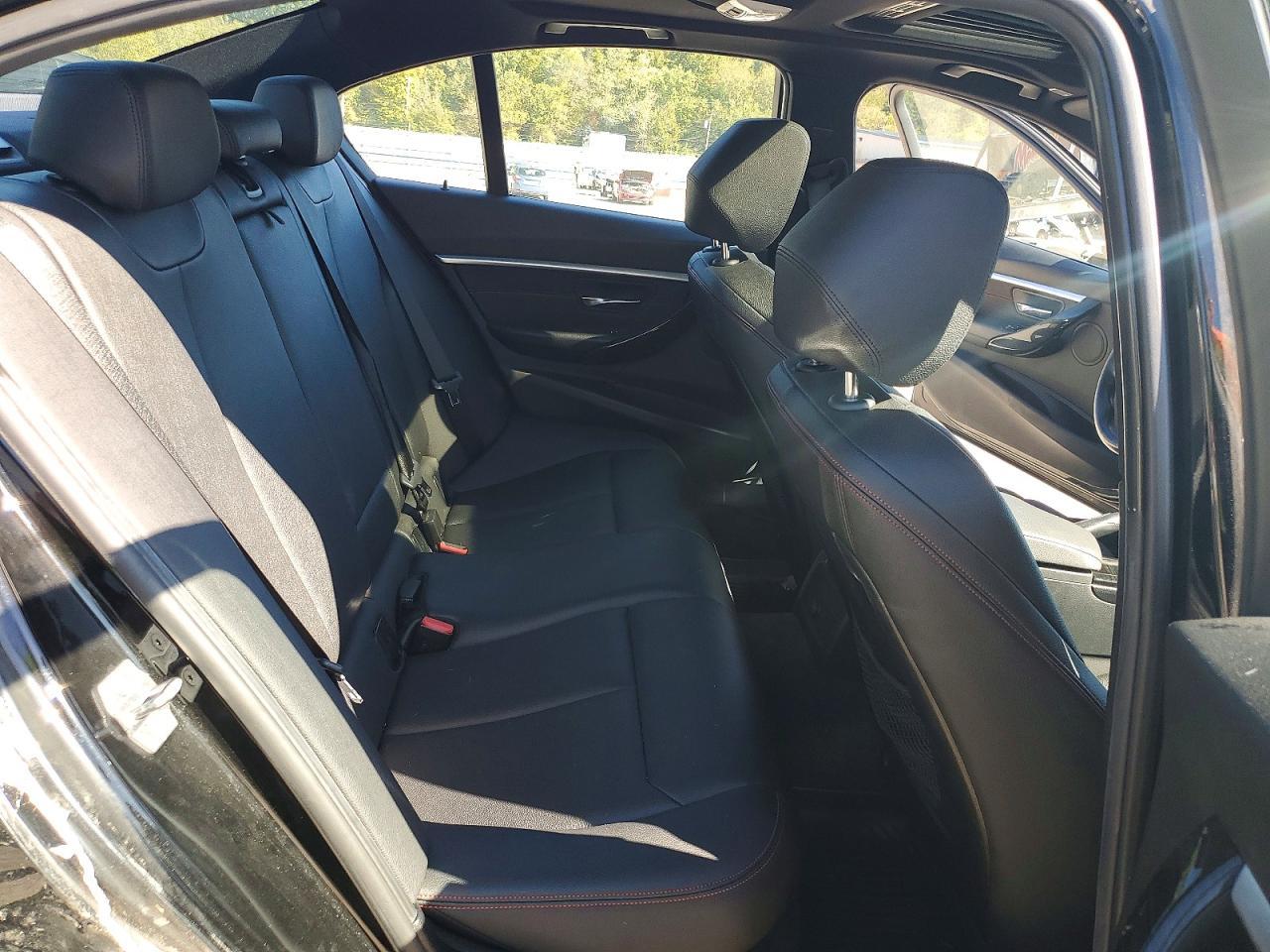 2018 BMW Seria 3 330i - zdjęcie 10
