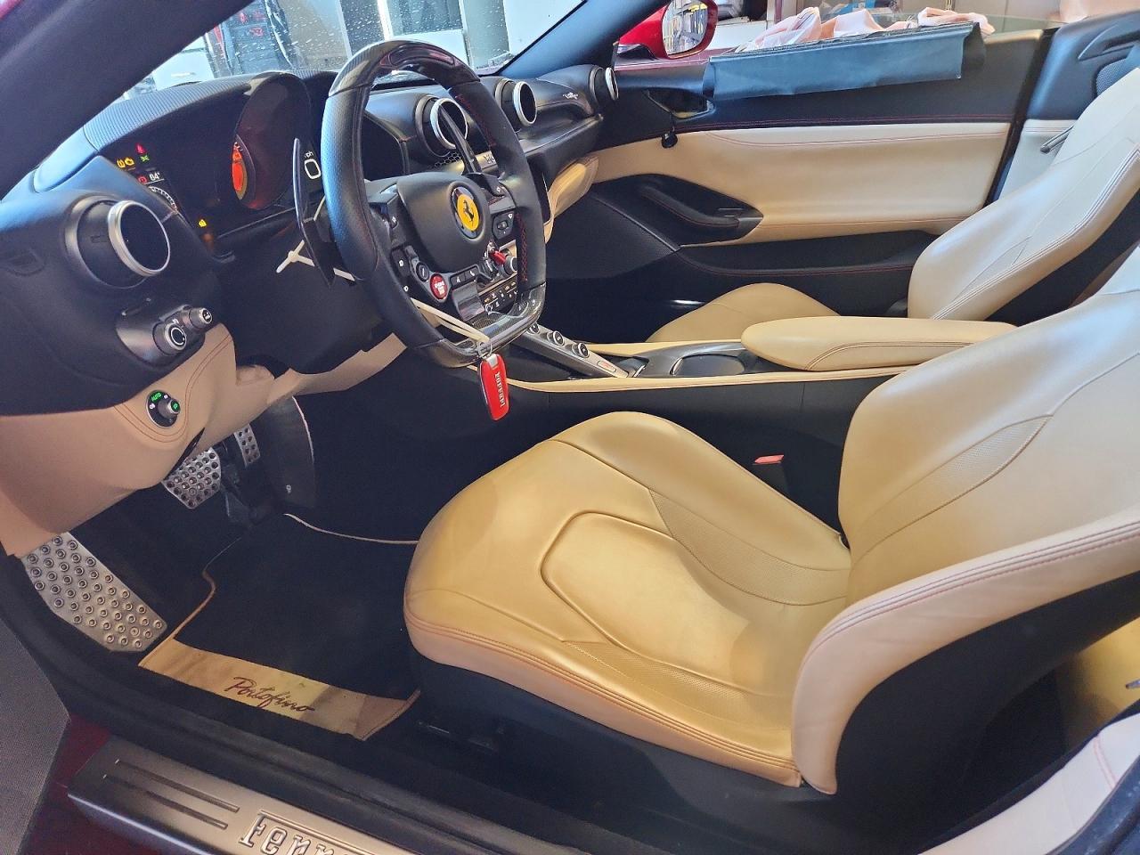 2020 Ferrari Portofino - zdjęcie 7