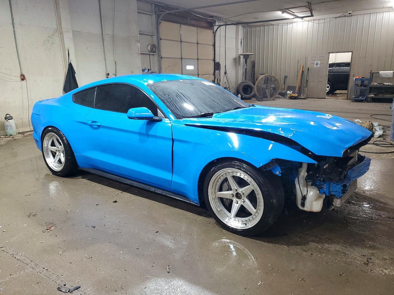 2017 Ford Mustang - zdjęcie 4