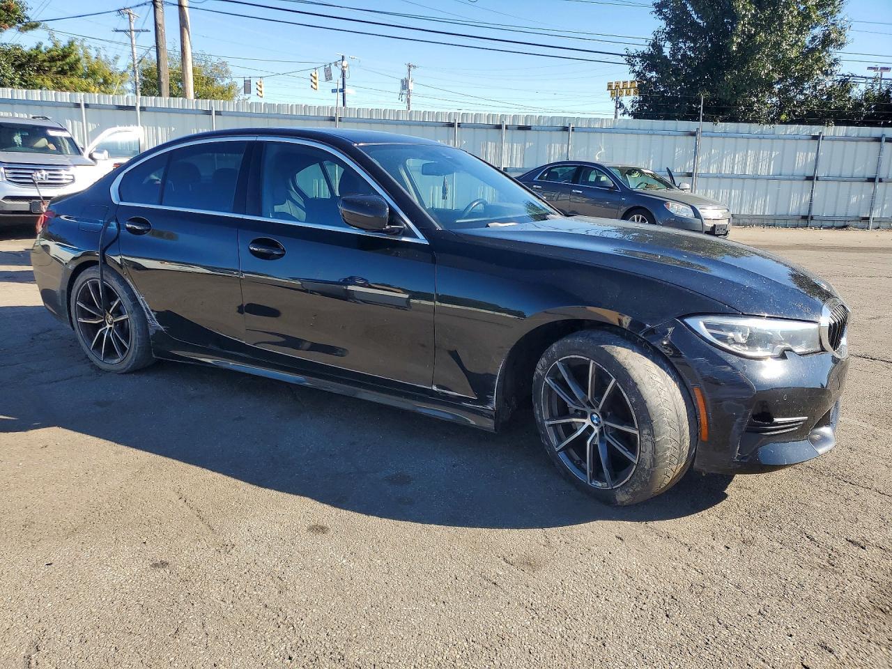 2019 BMW 330I - zdjęcie 4